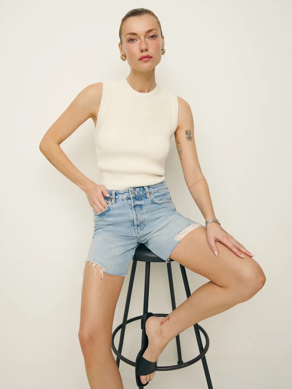 Reformation Raye Mid Rise 6” Relaxed Jean Shorts Blue - Size 26 - Picture 5 of 6